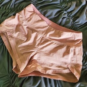 lululemon mid rise mesh shorts
